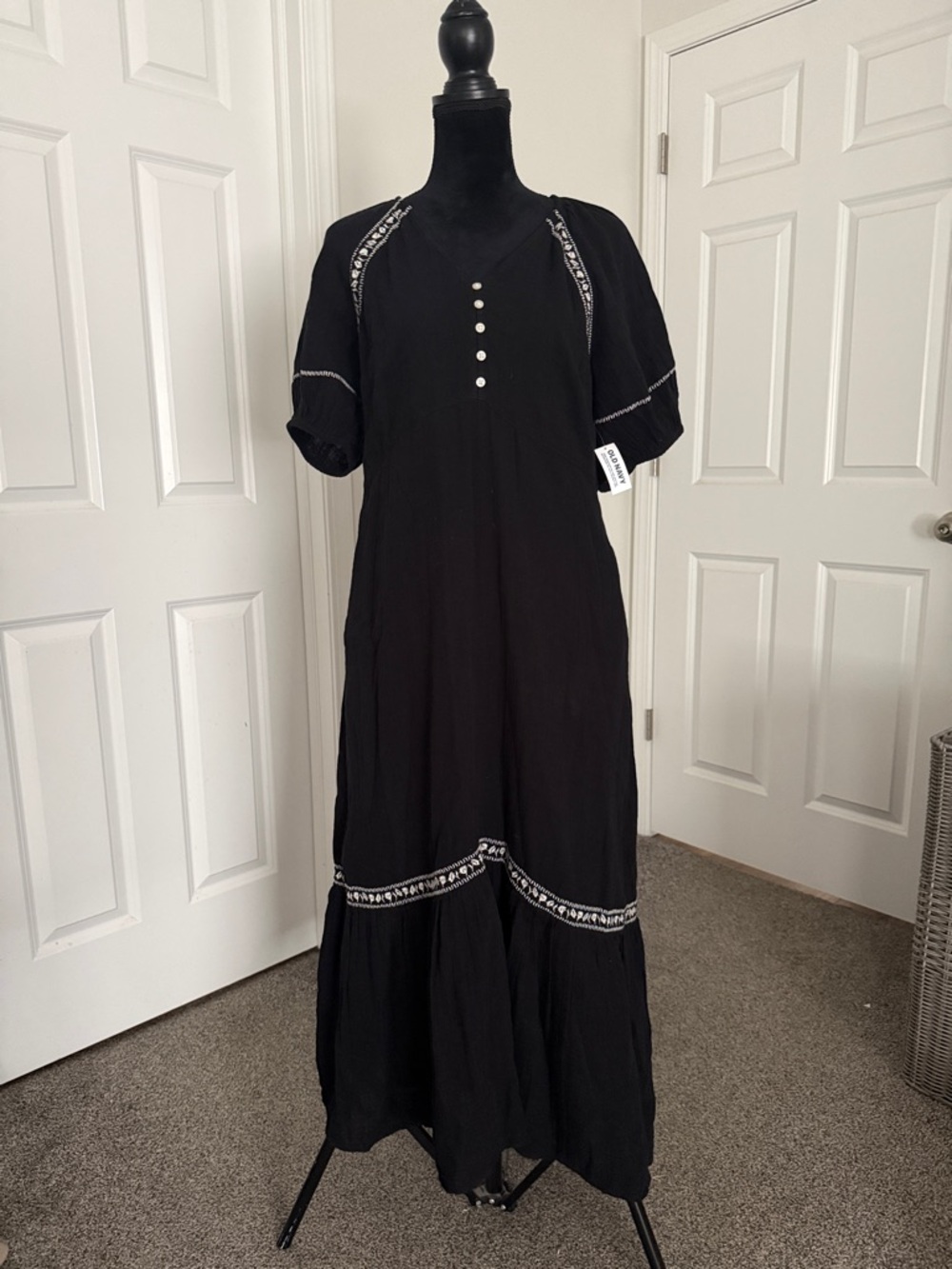 Old Navy Black Maxi Dress with White Contrast Trim with pockets!